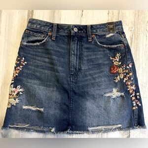 Abercrombie & fitch embroidered raw hem denim skirt Size 27 NWT